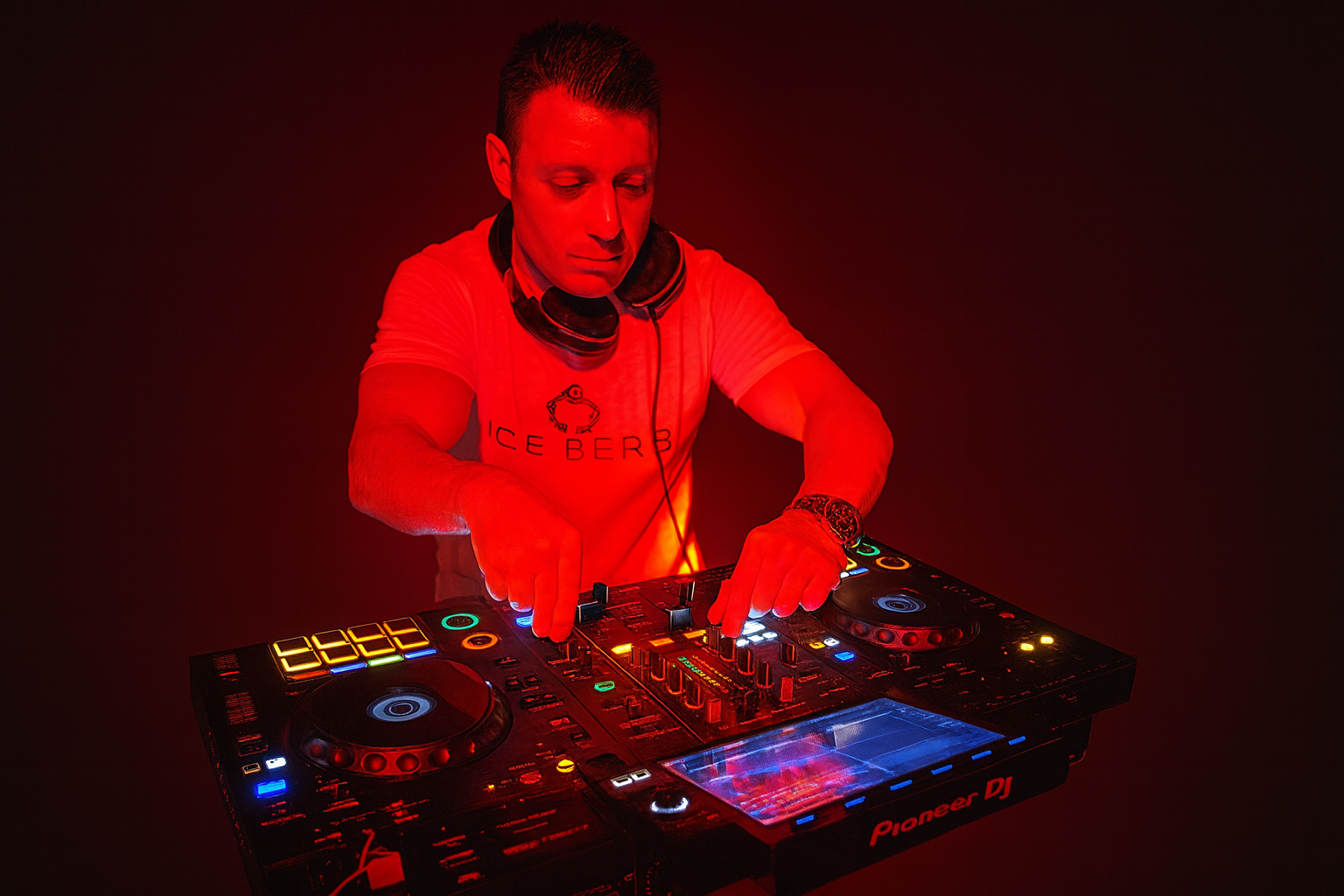 Dany Bovone en cabina DJ